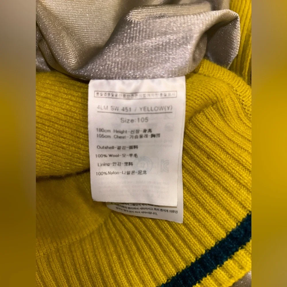 (#20) Used men’s large Louis Castro sweater